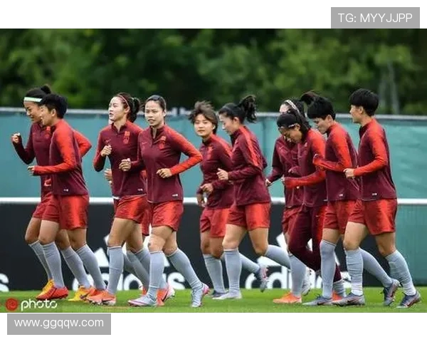 中国女足迎战南非女足全力争胜展现拼搏精神与团队合作魅力