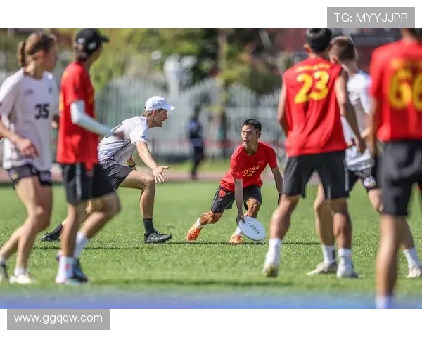 成都飞盘队在世界街舞大赛中的默契配合与精彩表现点评